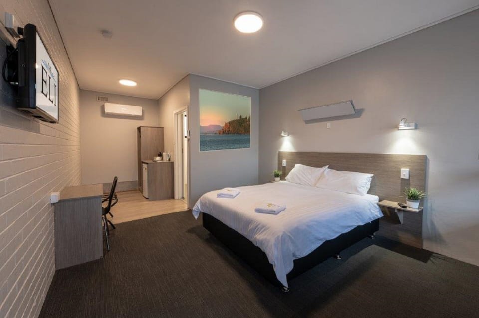 Standard Double Room | Individually decorated, individually furnished, desk, laptop workspace