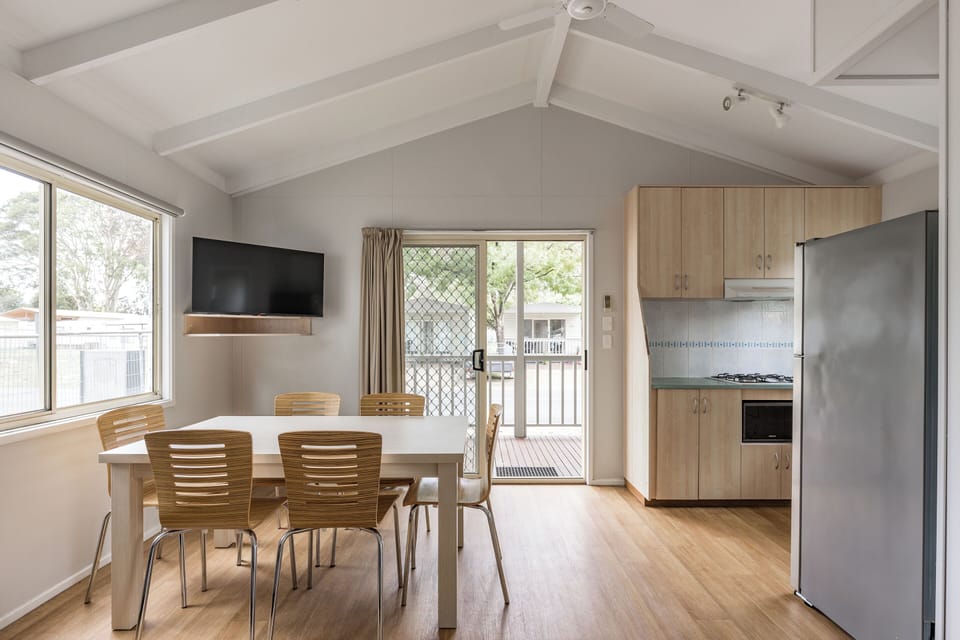 Plover Cabin | Dining room