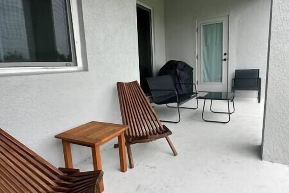 Patio/lanai w/ BBQ Grill