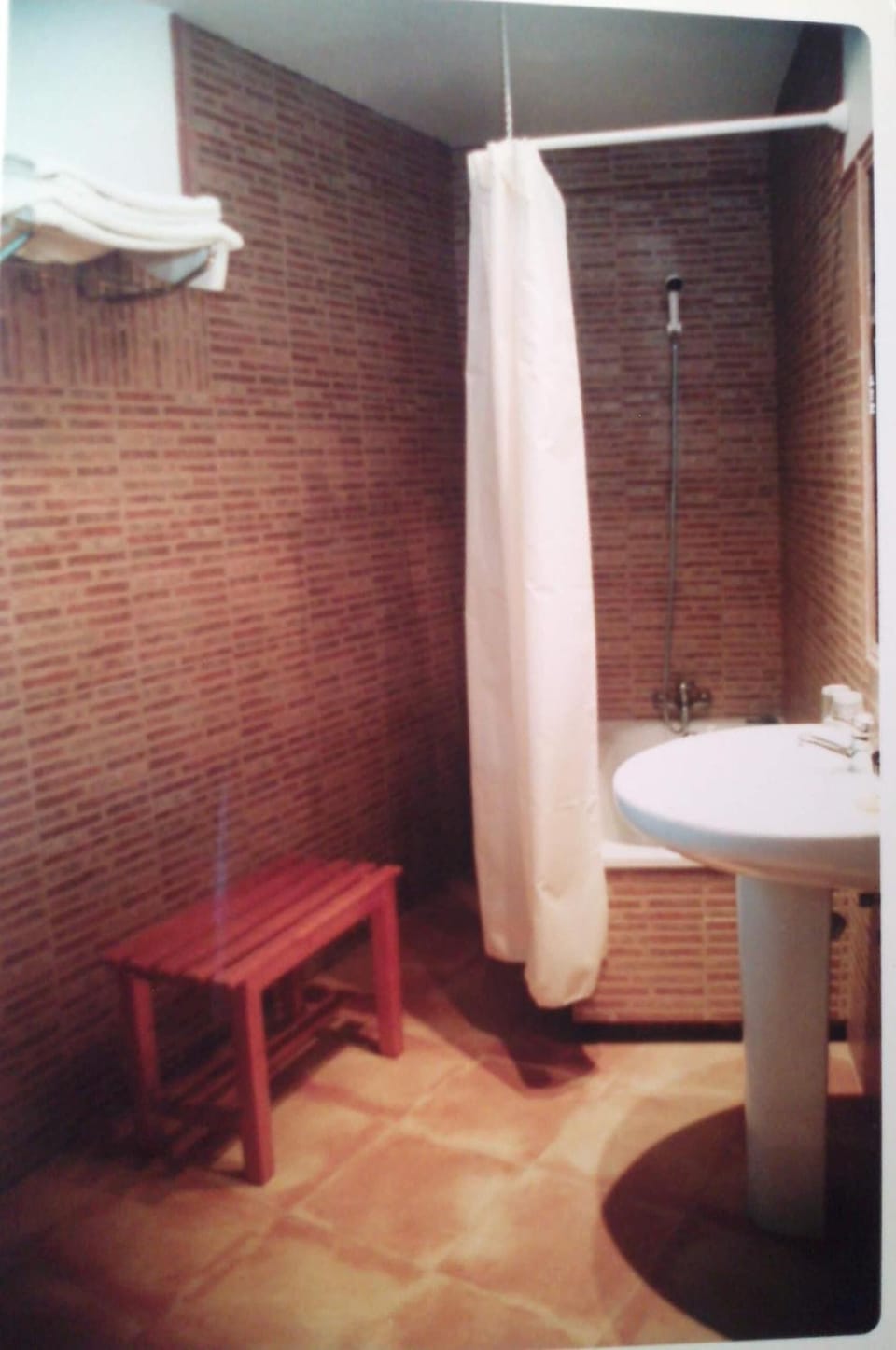 Bathtub, deep soaking tub, free toiletries, towels
