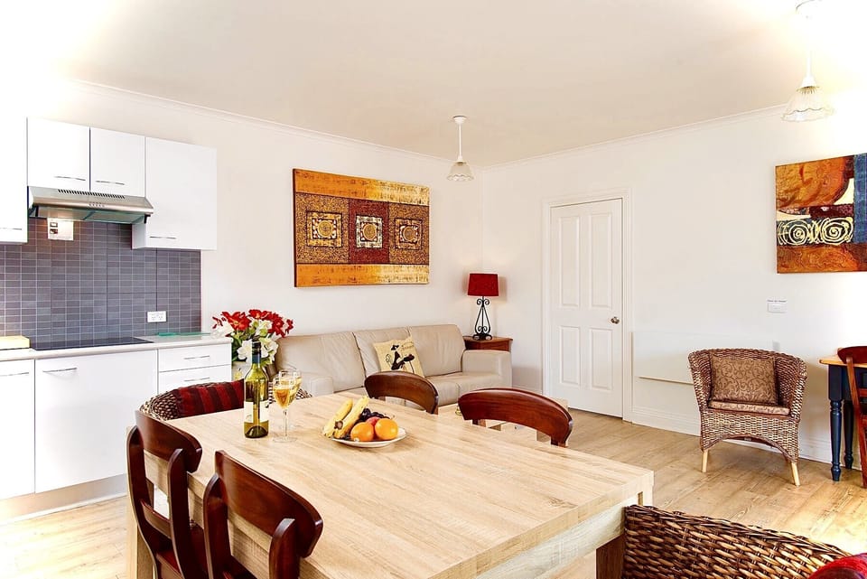 Standard Suite, 1 Bedroom, Kitchenette (Rose Cottage) | In-room safe, laptop workspace, soundproofing, free WiFi