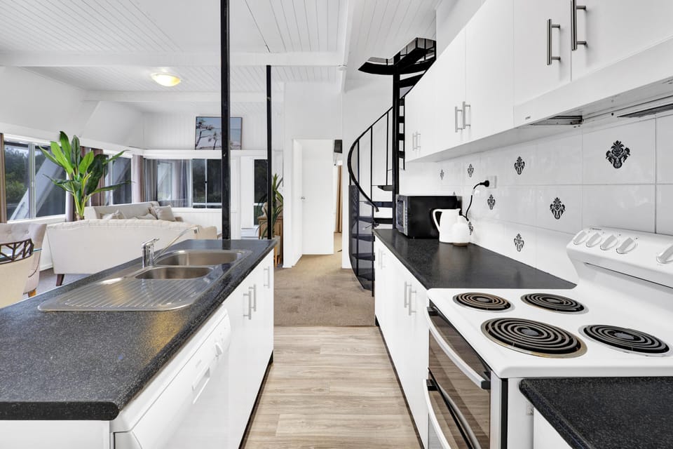 Beach House | Private kitchen | Coffee/tea maker, microwave, stovetop, cookware/dishes/utensils