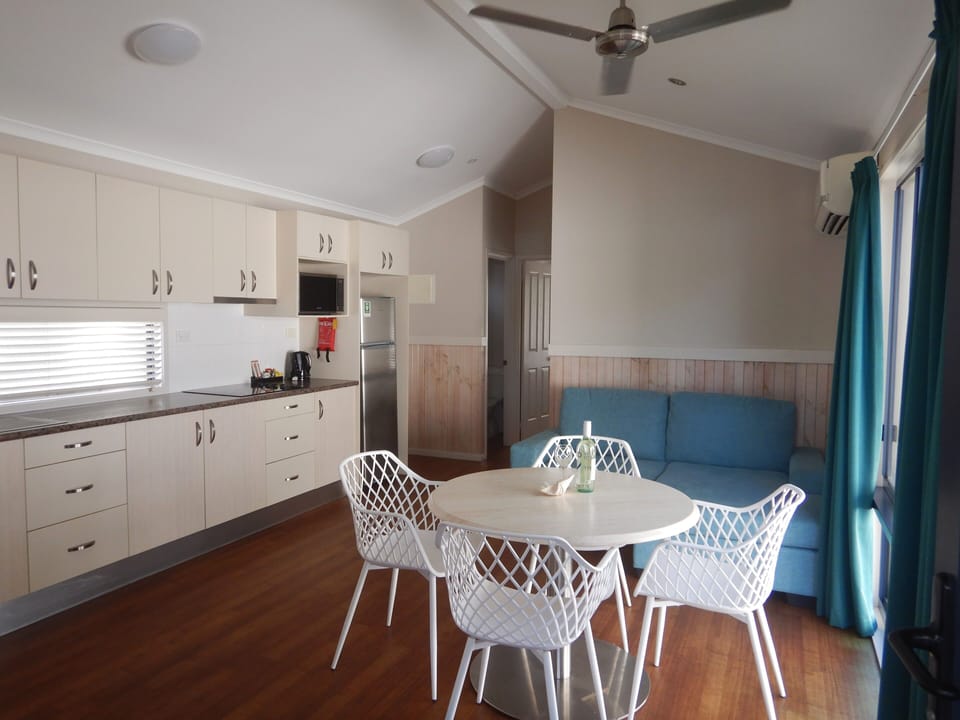 Executive Suite, 2 Bedrooms, Non Smoking, Kitchen (Executive Villa) | Living area | LCD TV
