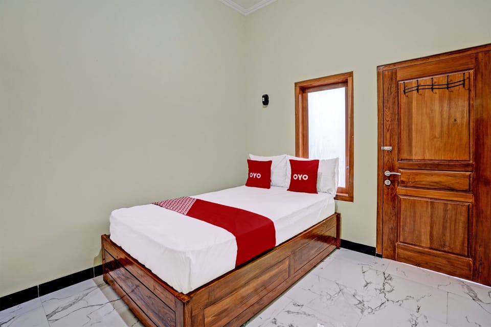 Economy Double Room | Desk, laptop workspace, free WiFi, bed sheets