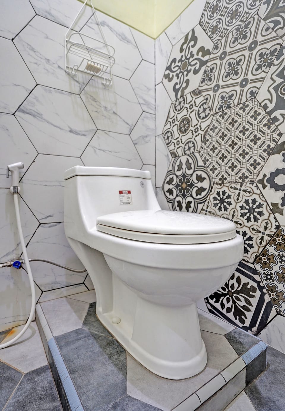 Standard Double Room | Bathroom | Shower, towels