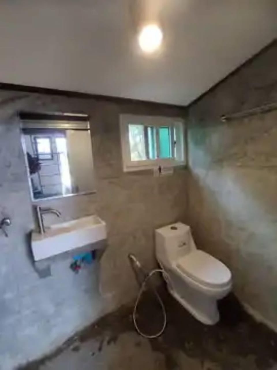 Chom Duen | Bathroom | Free toiletries, hair dryer, towels