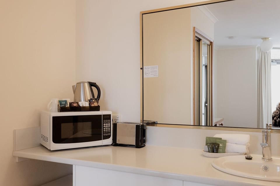 Standard Room | In-room dining