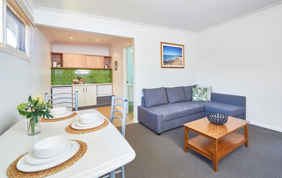 Deluxe Apartment, 1 Bedroom, Non Smoking, Kitchen | Blackout drapes, iron/ironing board, WiFi (free), bed sheets
