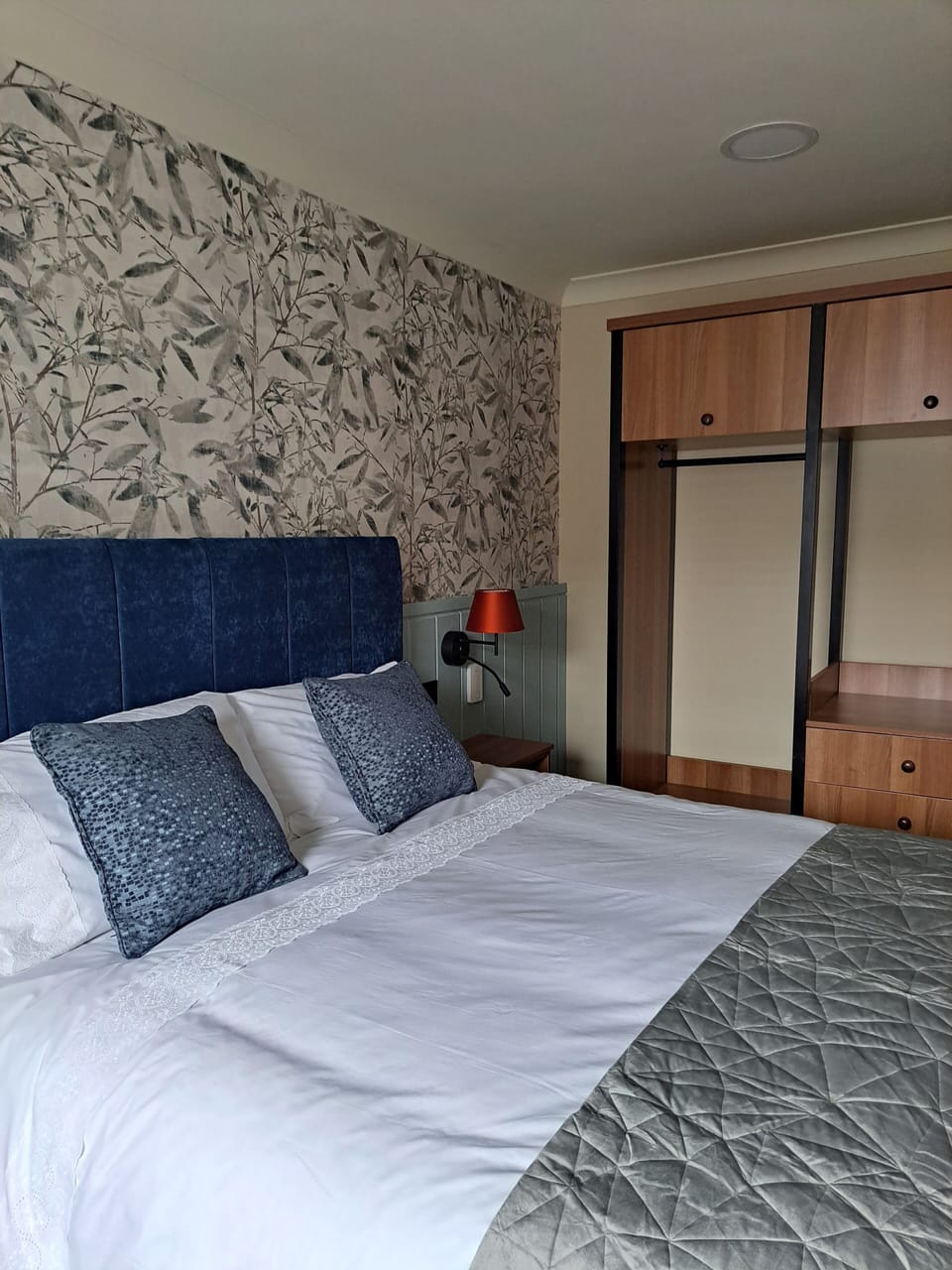 Classic Double Room | Desk, laptop workspace, free WiFi, bed sheets