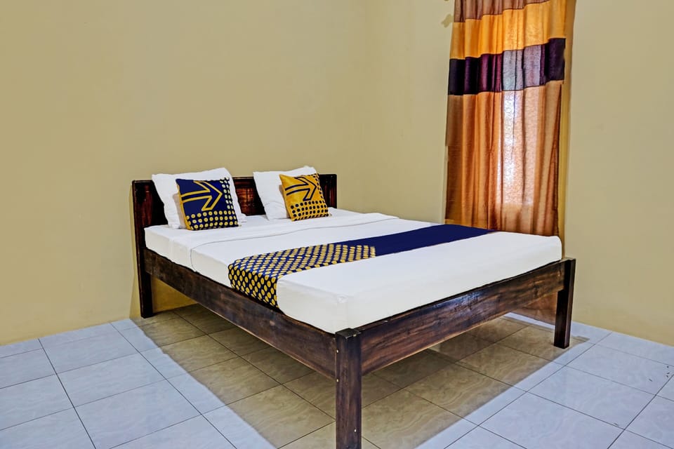 Economy Double Room | Laptop workspace, free WiFi, bed sheets