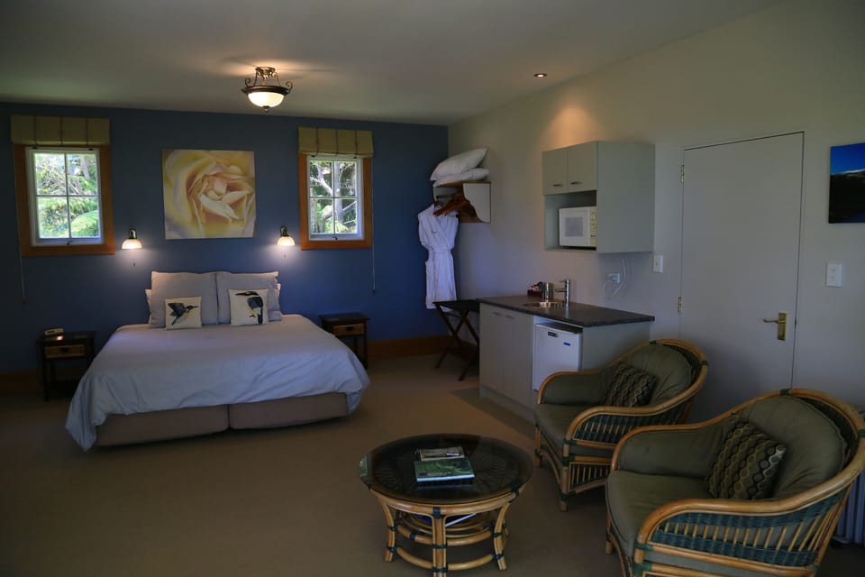 Standard Studio, Non Smoking, Kitchenette (Kingfisher Suite) | Soundproofing, iron/ironing board, cribs/infant beds, rollaway beds