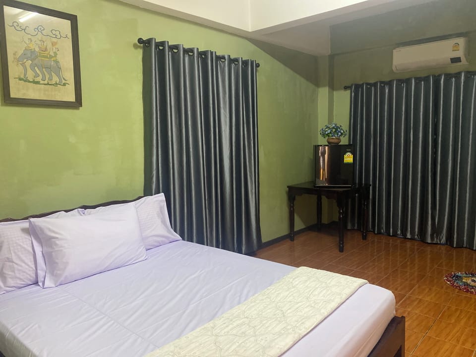 Basic Double Room | Blackout drapes, free WiFi, bed sheets