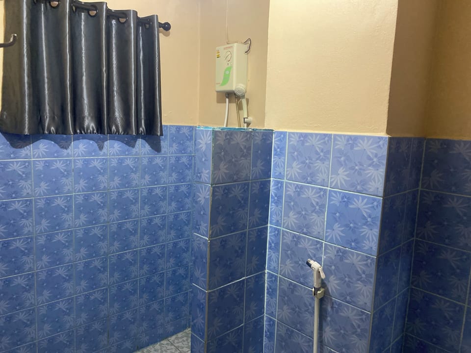 Basic Double or Twin Room | Bathroom | Shower, rainfall showerhead, slippers, towels