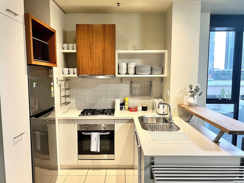 Family Apartment | Private kitchen | Full-size fridge, microwave, oven, stovetop