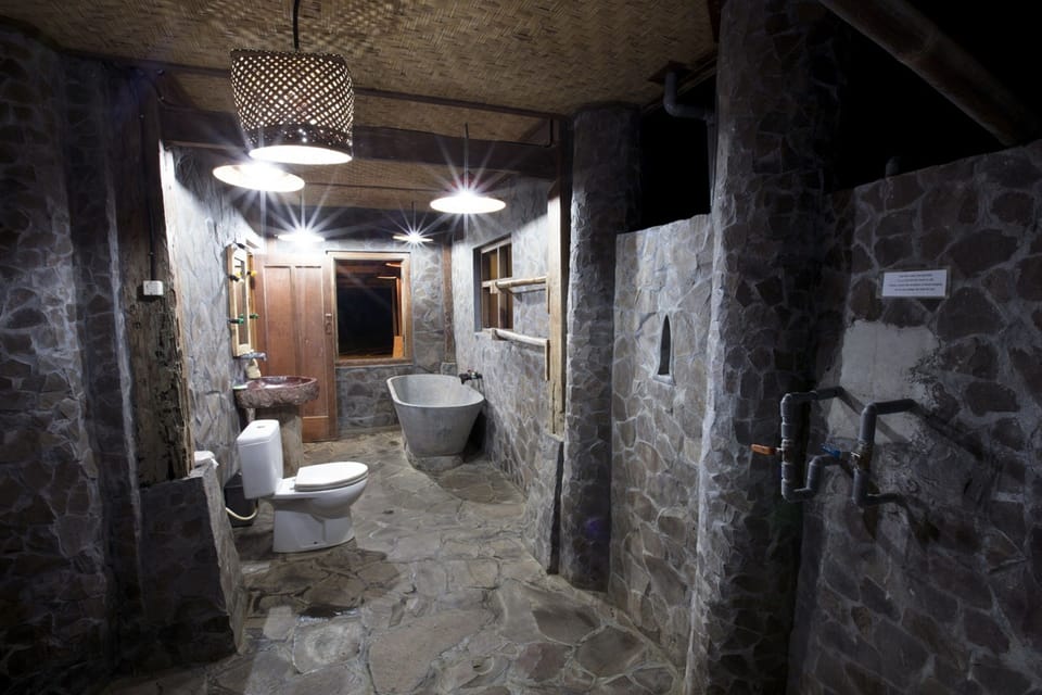 Surfer - Holiday House | Bathroom | Free toiletries, bidet, towels, soap