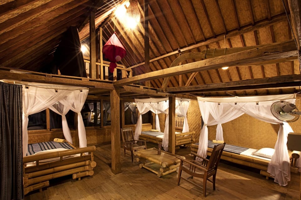 Surfer - Holiday House | In-room safe, desk, free WiFi, bed sheets