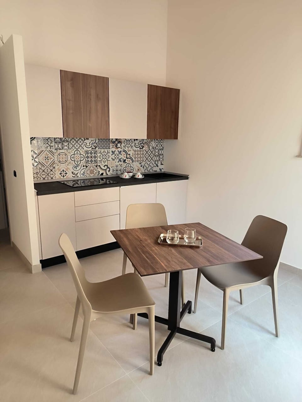 Family Apartment (LA DUCHESSA) | Private kitchen | Electric kettle, dining tables