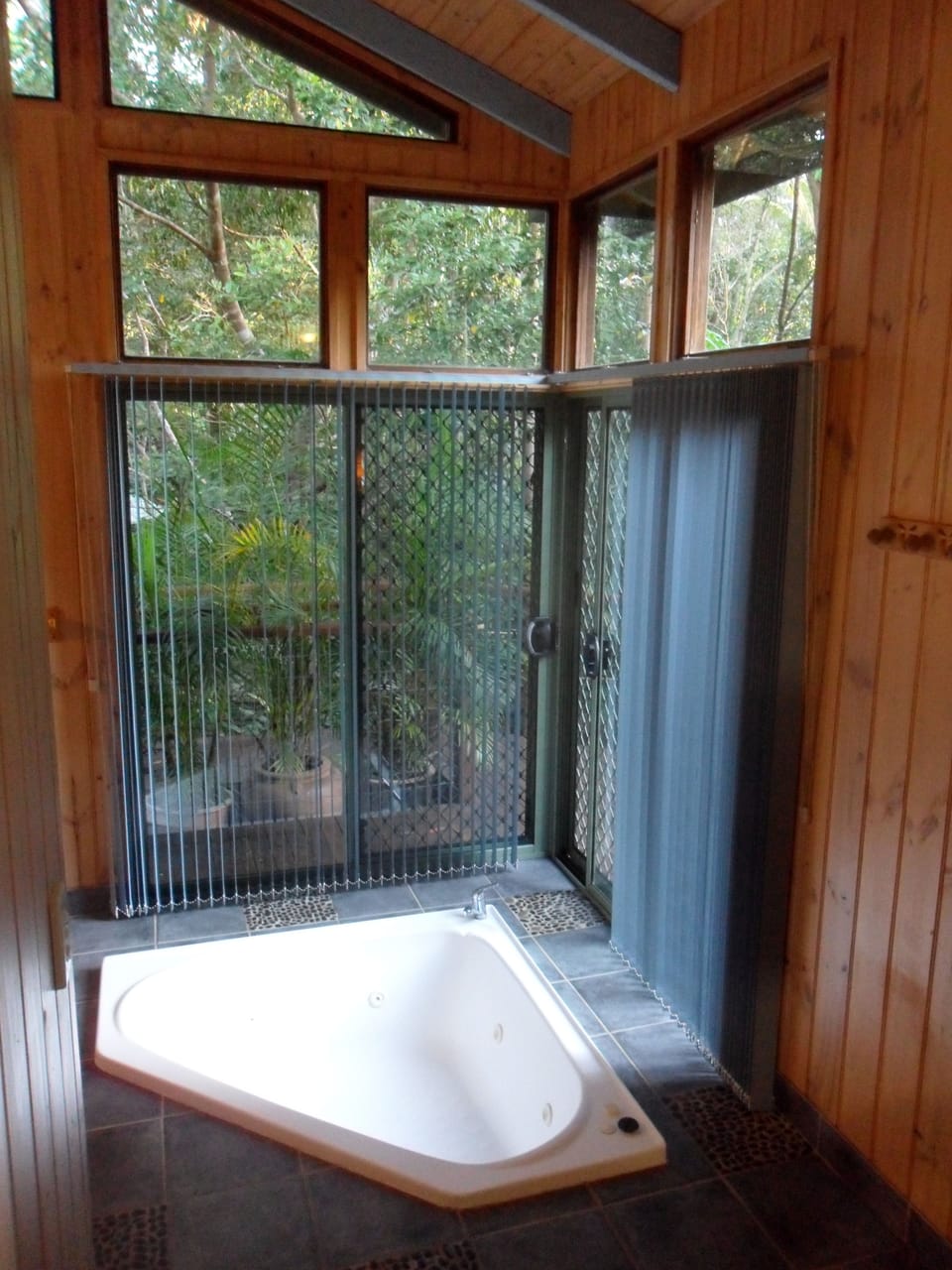 Jetted tub