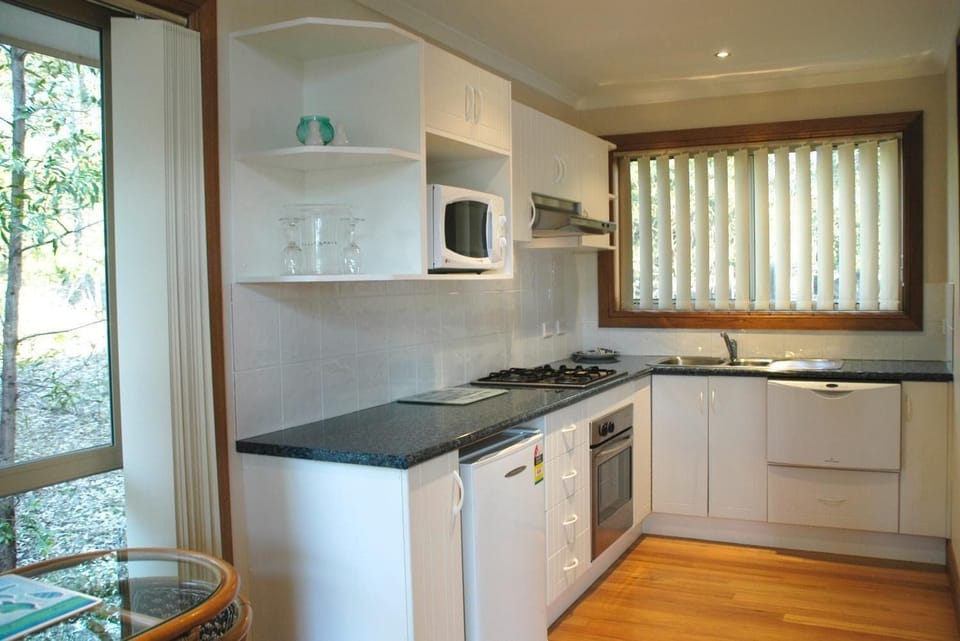 Mini-fridge, microwave, oven, stovetop