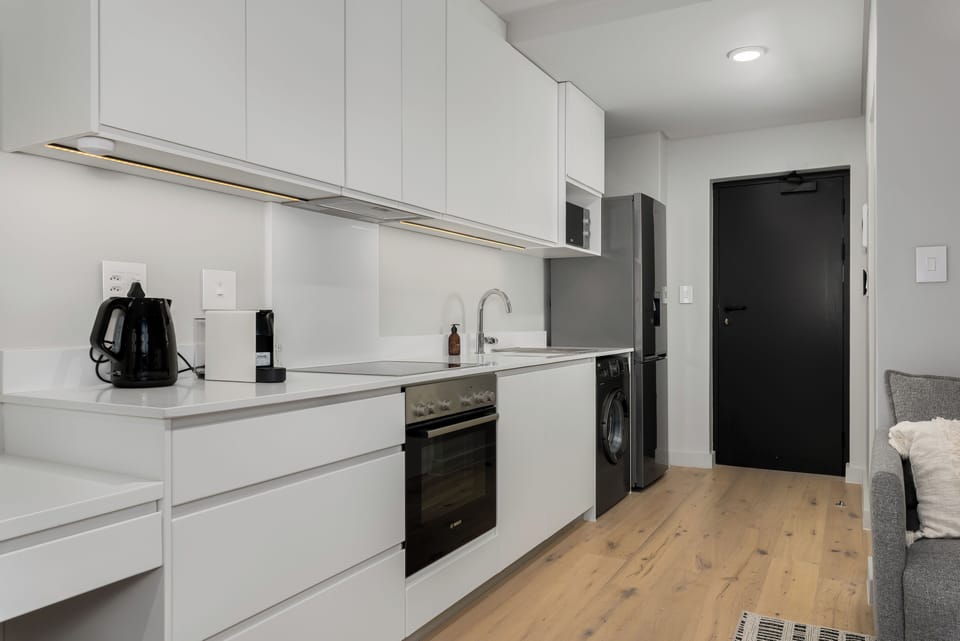 Standard Studio | Private kitchen | Fridge, microwave, oven, stovetop