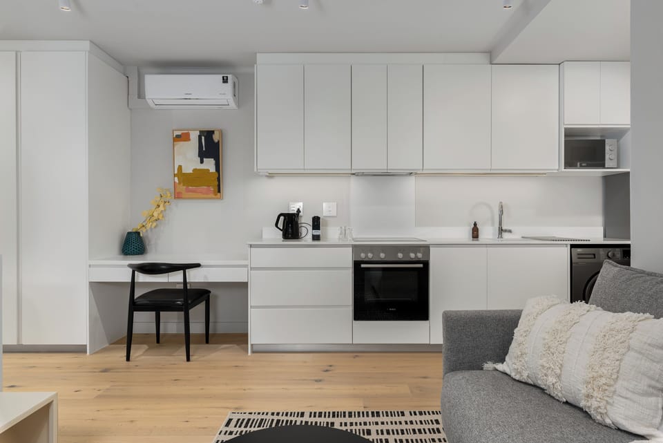Standard Studio | Private kitchen | Fridge, microwave, oven, stovetop