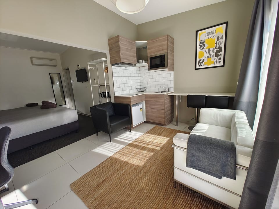 Studio with Queen and Single | Desk, laptop workspace, iron/ironing board, free cribs/infant beds