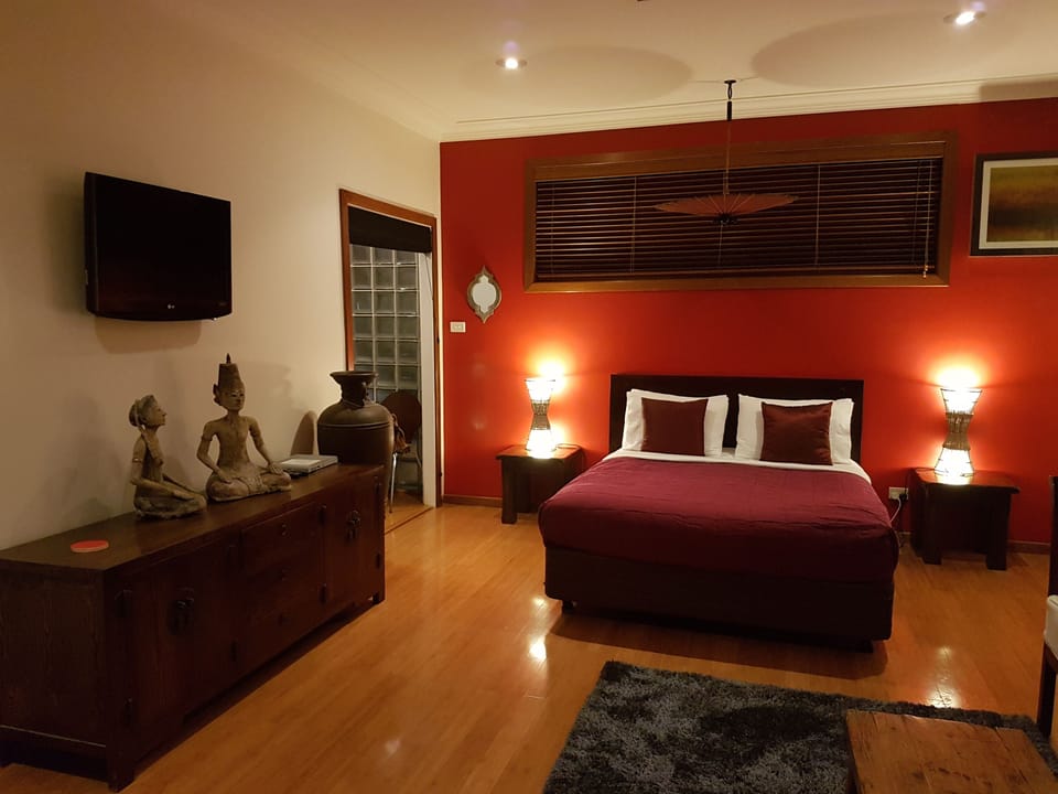 Shambala Master Suite | WiFi (free), bed sheets