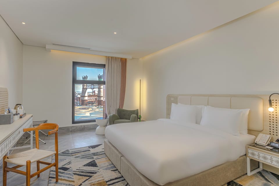 Deluxe Room, 1 King Bed | 1 bedroom, soundproofing, free WiFi