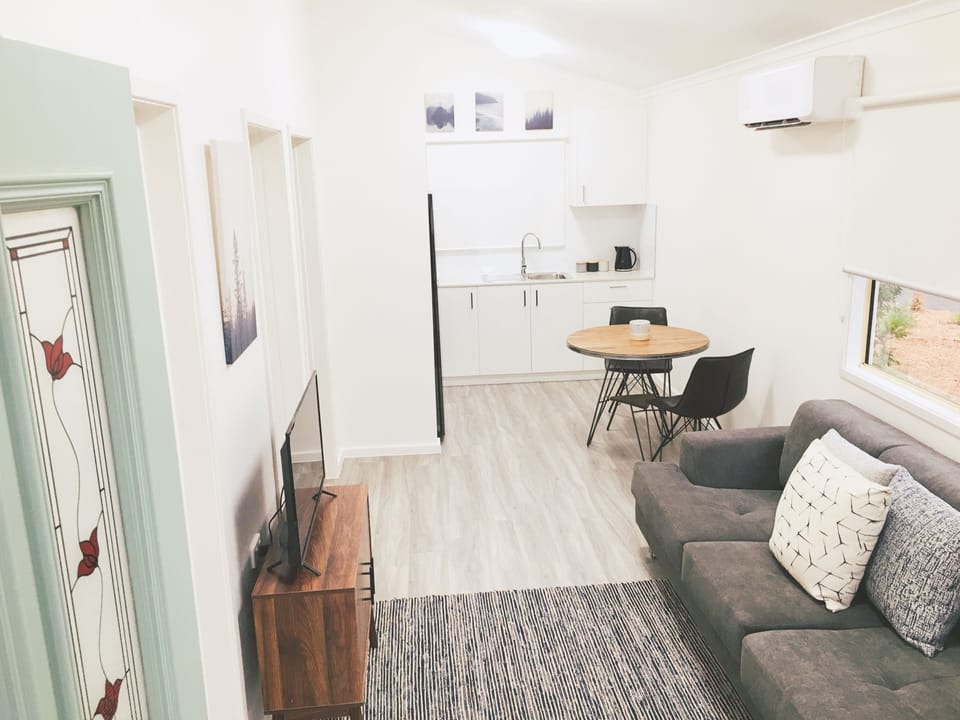 Renovated Hometown Cabin (Sleeps 4) | Living room | TV