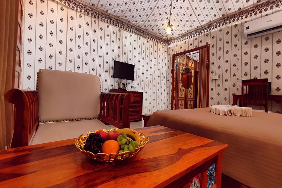 Deluxe Quadruple Room | Desk, bed sheets