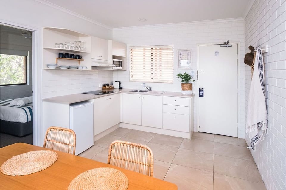 Standard Apartment, 2 Bedrooms, Non Smoking, Kitchen (S/C Balcony Unit) | Private kitchen | Espresso maker, mini-fridge, microwave, electric kettle