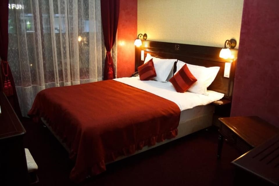 Standard Room | Frette Italian sheets, premium bedding, minibar, desk