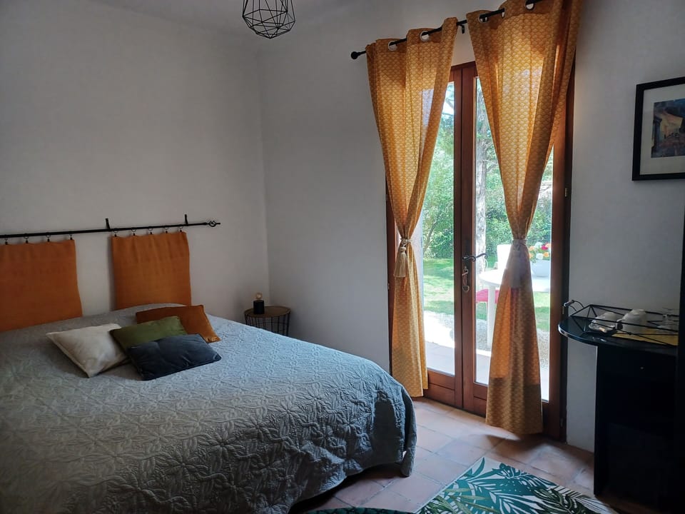 Superior Double Room, Pets Allowed, Garden View | Hypo-allergenic bedding, free minibar items, laptop workspace, free WiFi