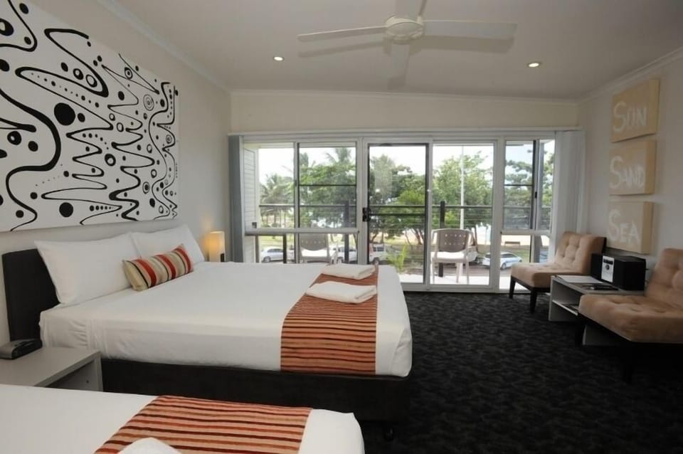 Premium Studio, Non Smoking, Kitchenette (Premium Ocean View Suite) | Iron/ironing board, free WiFi, bed sheets
