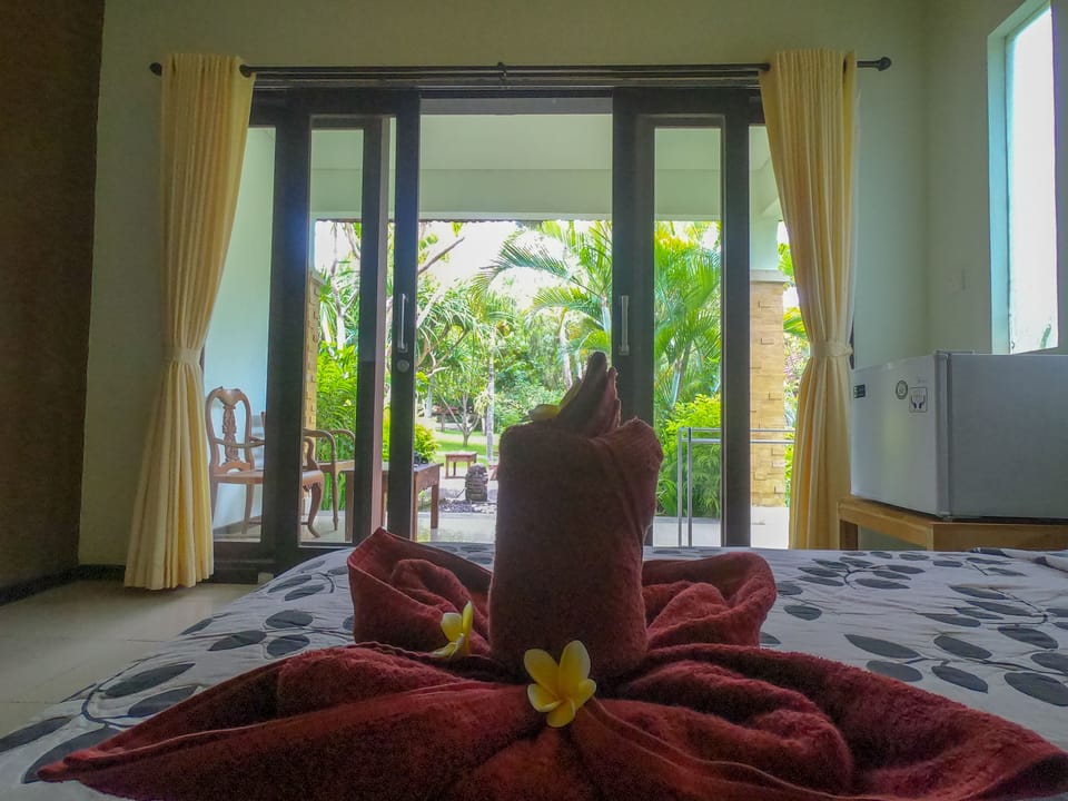 Deluxe Room, Pool View | Desk, WiFi (free), bed sheets