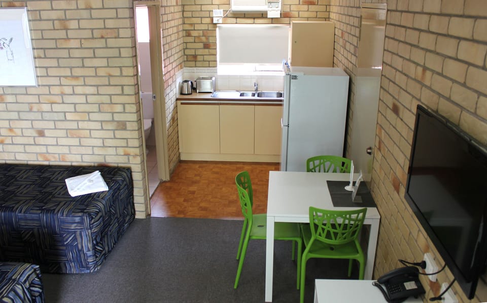 Coffee/tea maker, fridge, electric kettle