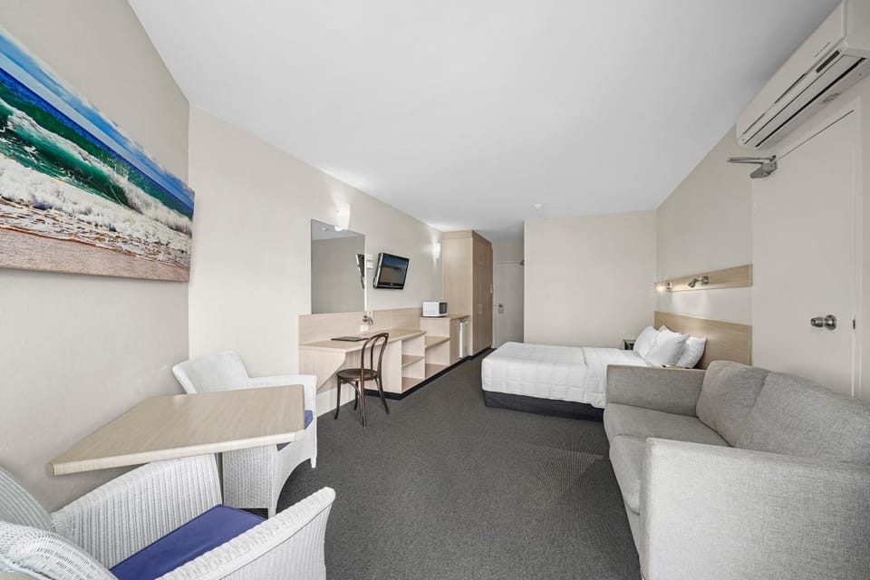 Desk, iron/ironing board, WiFi (free), bed sheets