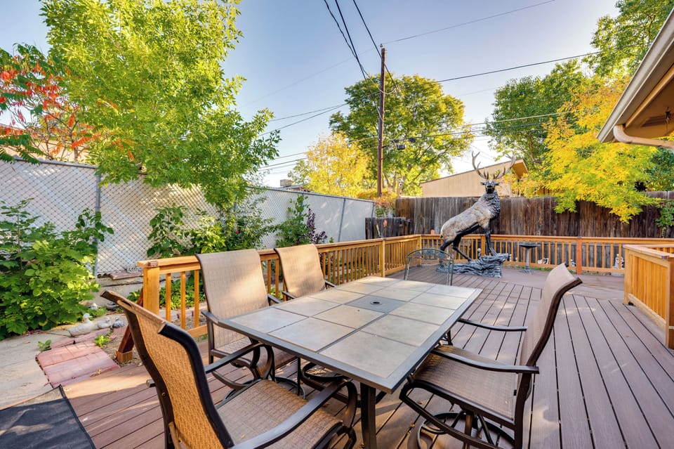 Deck | Outoor Dining | Charcoal Grill | Elk Statue