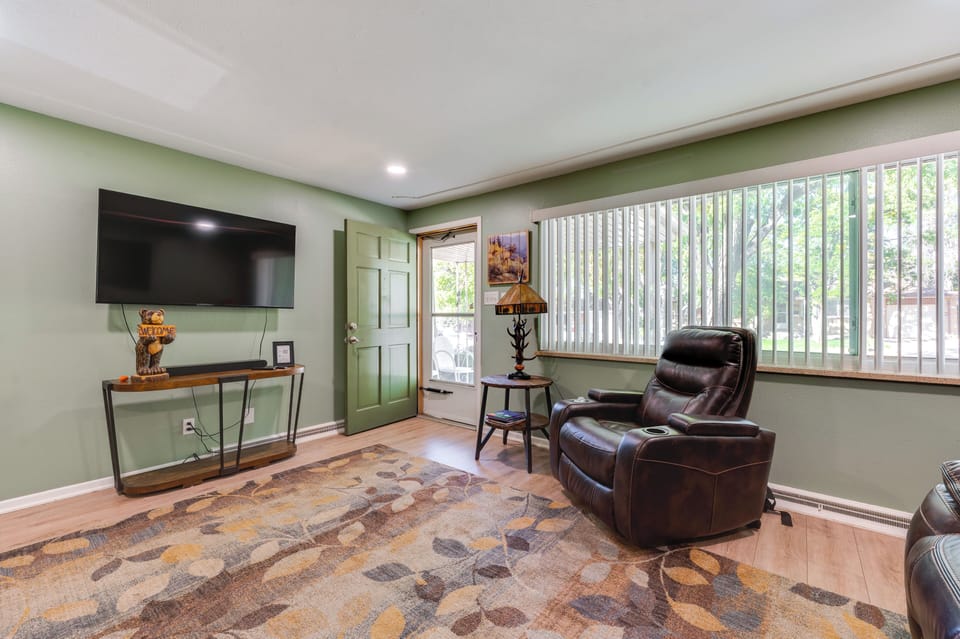 Living Room | Smart TV | Free WiFi
