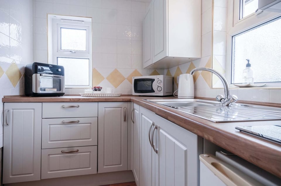 Rose Cottage - 3 Bed Cottage - New Hedges - Tenby (22936)