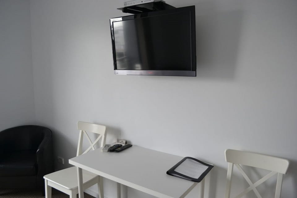 Desk, soundproofing, iron/ironing board, free WiFi
