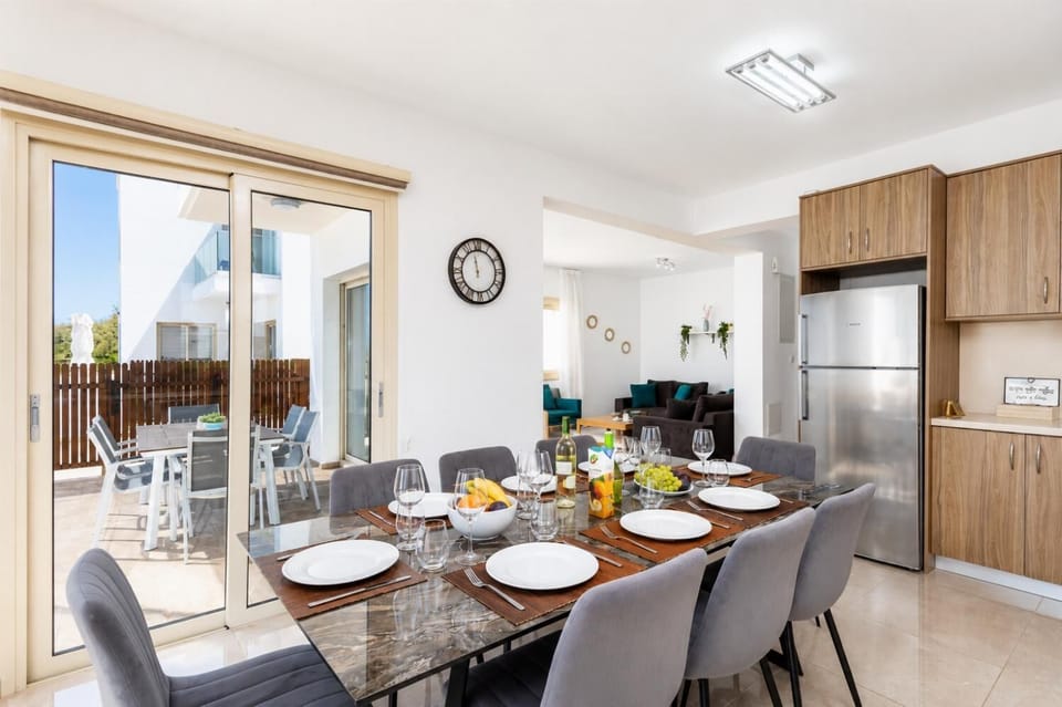 Open-plan living room with sofas, dining area, kitchen, A/C, WiFi internet, satellite TV, and sea views