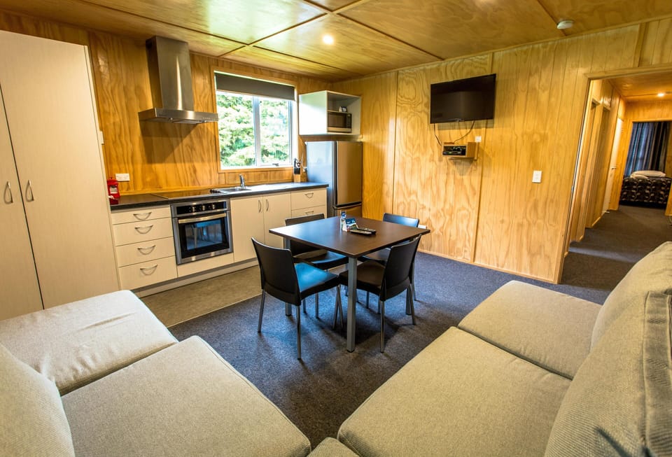Superior 2 Bedroom Motel | Living area