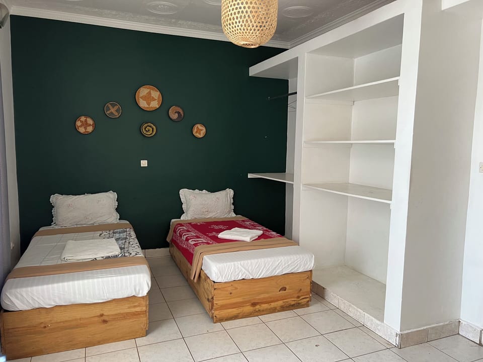 WiFi (free), bed sheets