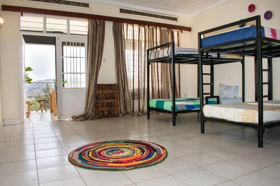 Basic Shared Dormitory | WiFi (free), bed sheets