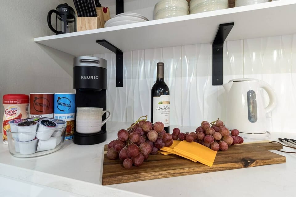 Beautiful, efficient kitchen with all coffee, cocoa and tea pods included. 