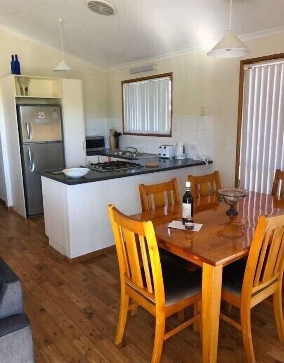 Standard Suite, Multiple Bedrooms, Kitchen (3 Bedroom Cottage) | Private kitchen | Stovetop, electric kettle, toaster