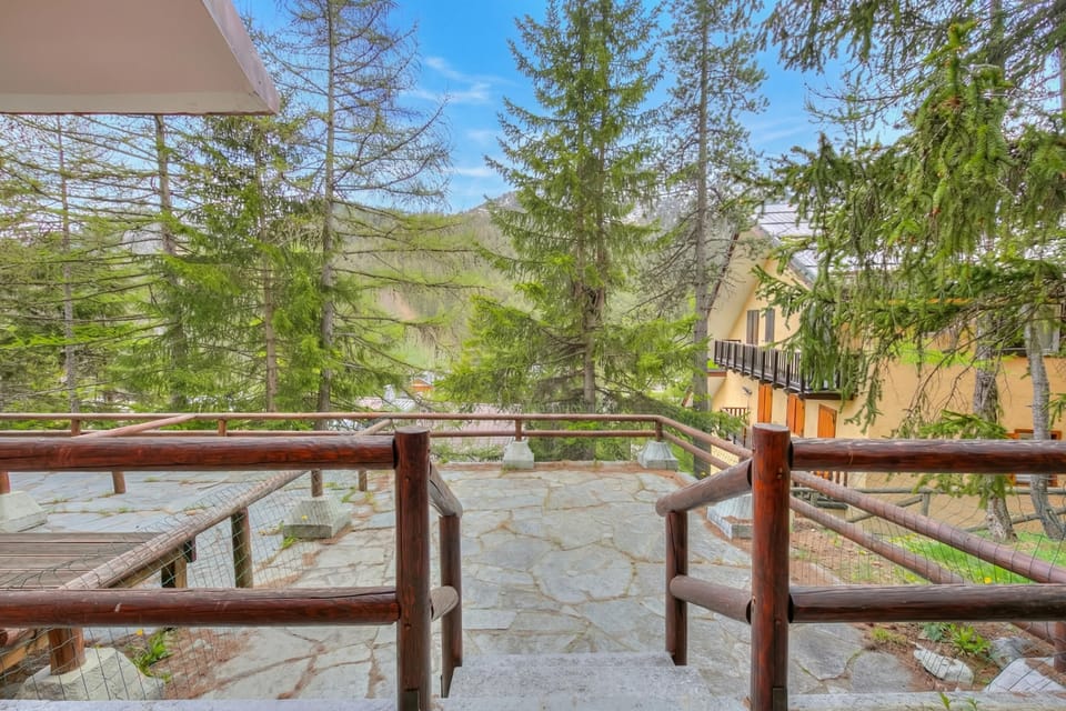 Family Apartment, Multiple Bedrooms (Appartamento La Marmotta Mountain) | Property grounds