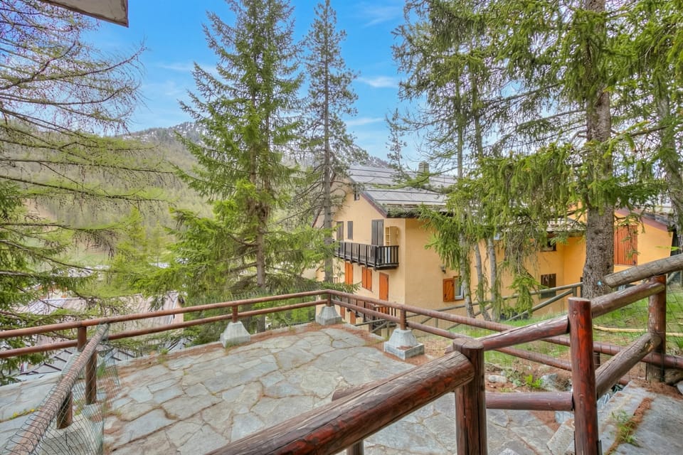Family Apartment, Multiple Bedrooms (Appartamento La Marmotta Mountain) | Property grounds