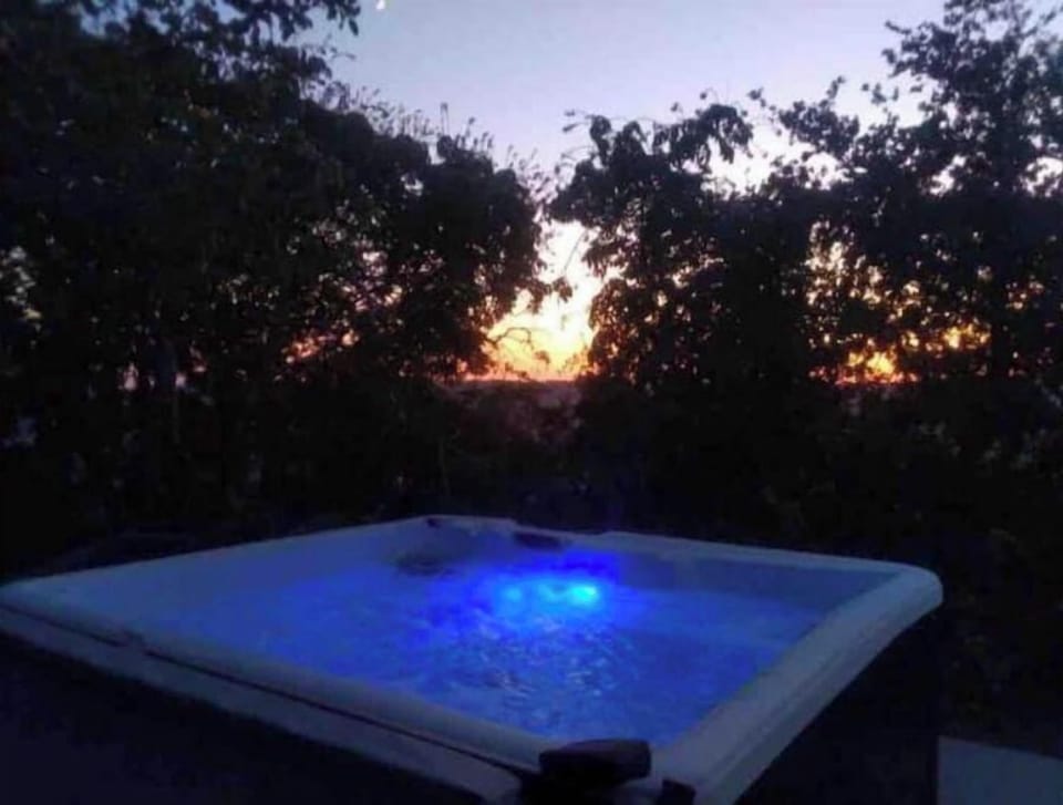 stargazing hottub 
